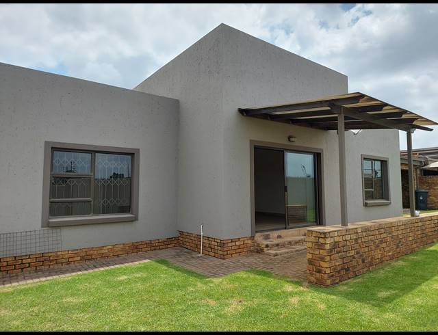 3 BEDROOM TOWNHOUSE FOR SALE IN MEYERTON SOUTH